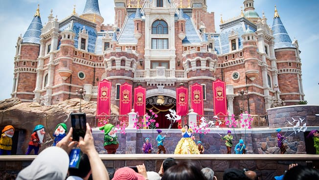 SHOWS y PARADES en Shanghai Disneyland/Disneytown - GUÍA -PRE Y POST- TRIP SHANGHAI DISNEY RESORT (2)